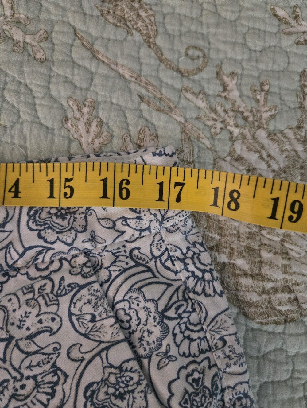 3 For $15 Old Navy White Shorts with Navy Floral Print - Picture 6 of 8